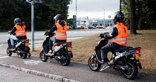 elever på knallerter